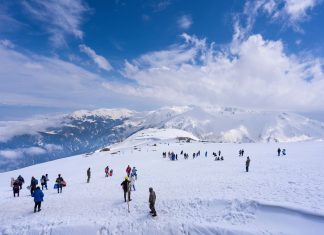 Discover the Enchanting Beauty of Kashmir with Exclusive Tour Packages Kashmir tour package